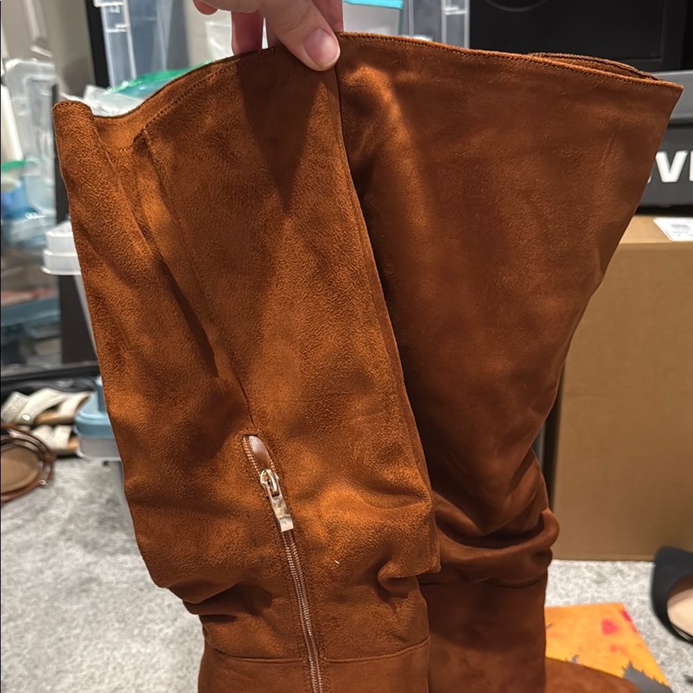 Slouchy Women's Brown Knee-High Boots - Picture 5 of 8